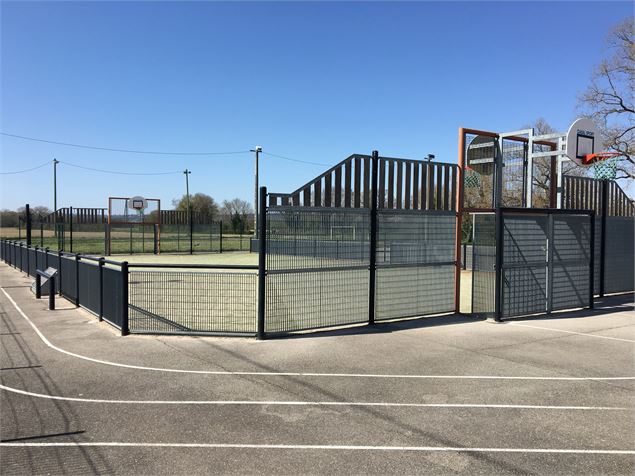 City stade de Thil - Dombes Côtière Tourisme