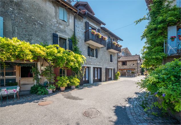 Centre du village de Nernier - Destination Léman - A.Berger