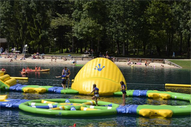 Le Splash sur le Lac Bleu - Haut-Giffre Tourisme