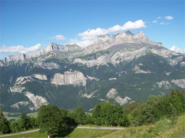 Massif des Fiz depuis les Aravis