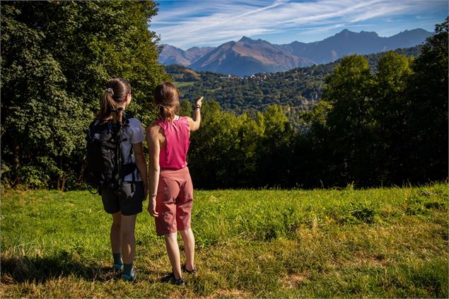 Randonneuses sur les sentiers du circuit de la cochette. - OTI Cœur de Maurienne