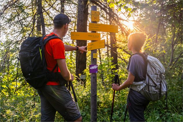 Randonneurs à un croisement - Thibaut.Blais