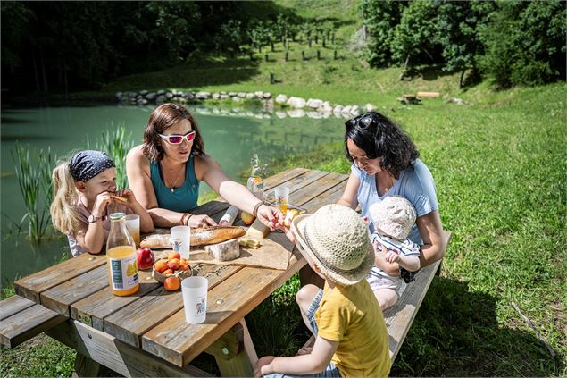 Pique nique en famille - Tilby.Vattard