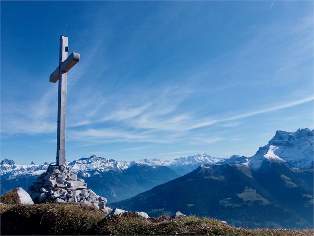 Croix au sommet de la Pointe de Bellevue