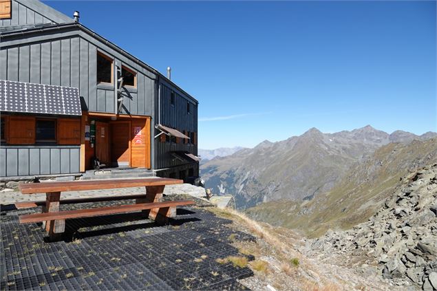 Cabane Panossière depuis Fionnay