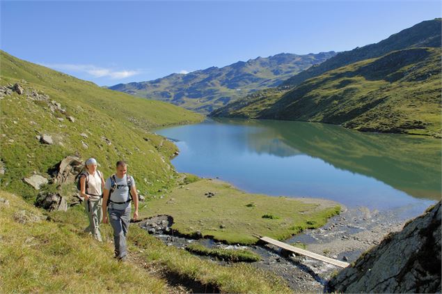 Randonneurs au Lac du Lou - G. Lansard