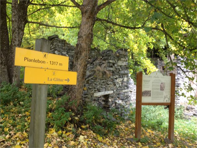 Panneau de direction à Planlebon - Office de Tourisme Les Menuires