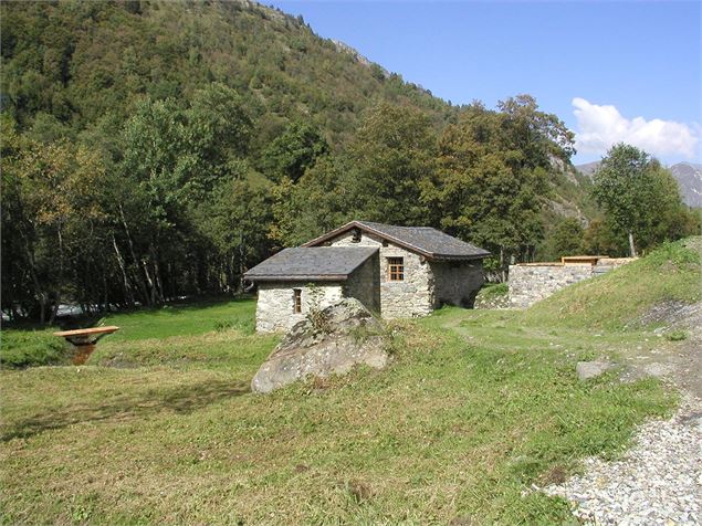 Vue extérieure du Moulin de Burdin - Office de Tourisme Les Menuires