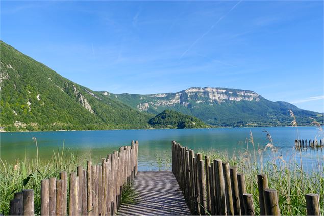 Lac d'Aiguebelette - Savoie Mont Blanc - Travel Me Happy