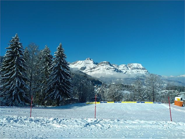 L'espace luge de la Cry à Combloux est située à proximité des pistes de ski alpin face aux 4 Têtes e