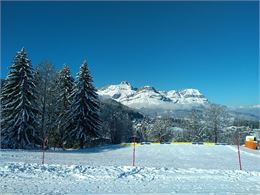 L'espace luge de la Cry à Combloux est située à proximité des pistes de ski alpin face aux 4 Têtes e