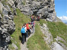 passage à flanc de montagne - Bureau des Guides & Accompagnateurs de Sallanches