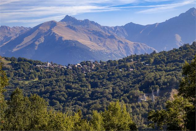 Vue sur Albiez-le-Jeune - OTICœurdemaurienne