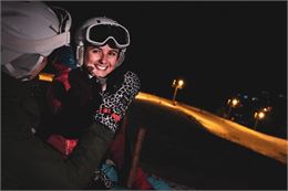 Skieurs sur les pistes ouevrtes en nocturne du domaine de ski alpin du Grand-Bornand - P.Guilbaud