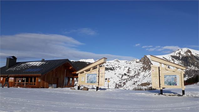 Départ des itinéraires raquette - Maison de la Montagne de Nâves