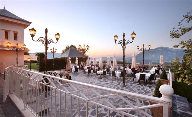 Domaine des Saints Pères à Montagnole :  terrasse - Gérard Cottet