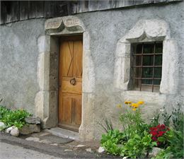 Façade ancienne maison de colporteur - Gilbert MAISTRE