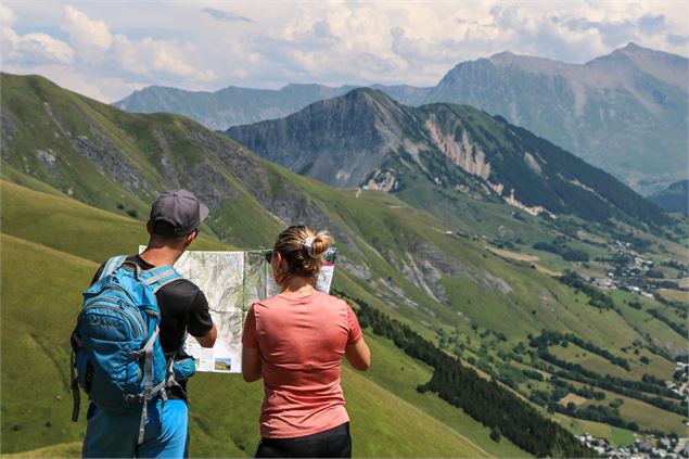 Randonnée sur les hauteurs de Saint Sorlin d'Arves - © OT Saint Sorlin dArves - V Bellot-Mauroz