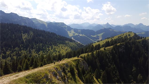 Crête des Mémises menant au pic des Mémises. - OTPEVA