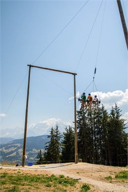 Balançoire géante megeve été - OT Gabriel Zacharski