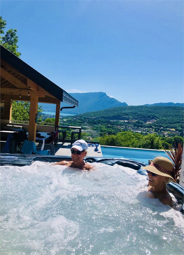 détente et bien être dans le Spa 6 places - Nathalie PALLATIN