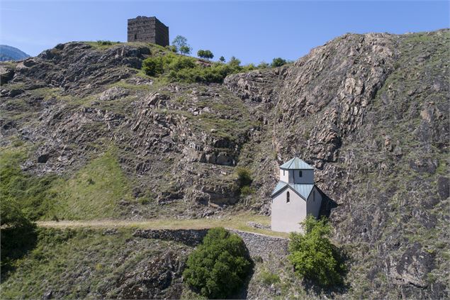 Chapelle St Marin et tour de Berold , le châtel - Vincent Jacques drone de regard