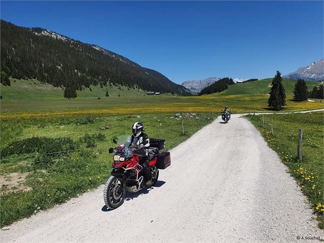 Le Plateau des Glières et le Salève à moto