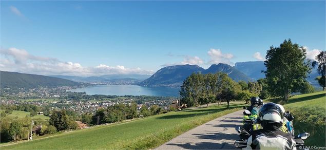 Le Lac d’Annecy à moto