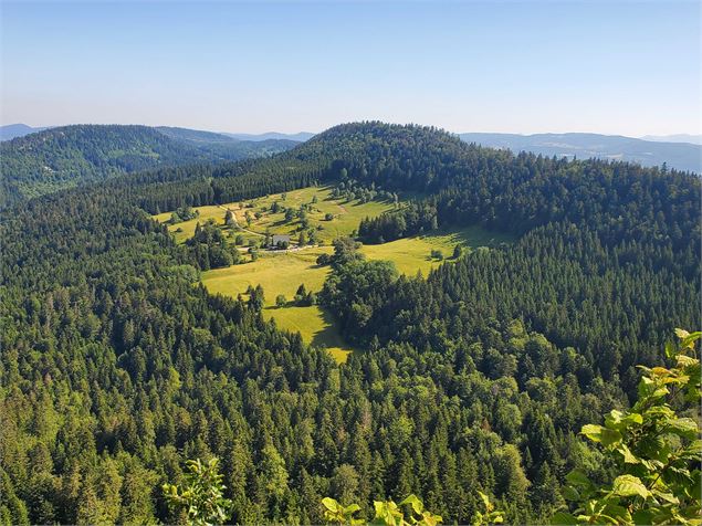 Planachat et la ferme Guichard - Christophe Kaderabek - Haut Bugey Tourisme