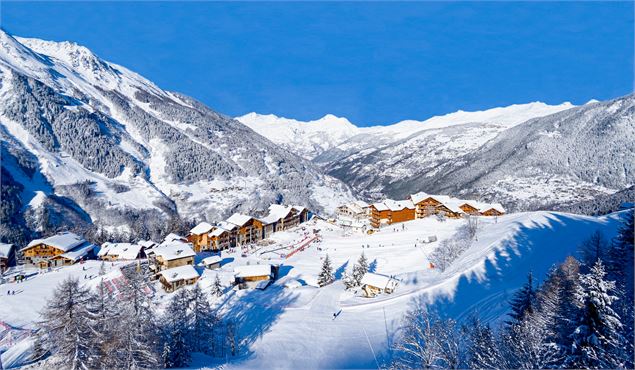 Vue enneigée sur Sainte Foy Station - Anne Marmottan