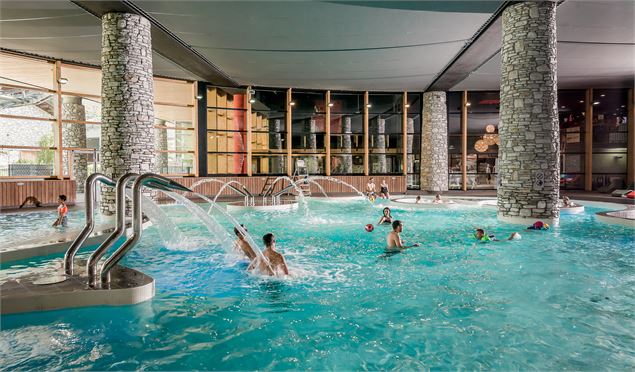 Espace plage, piscine du Centre Aquasportif de Val d'Isère - Andy Parant