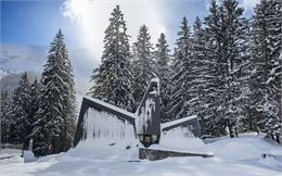 Chapelle Œcuménique à Flaine Forum en Hiver (vue devant) - OT Flaine-Candice Genard