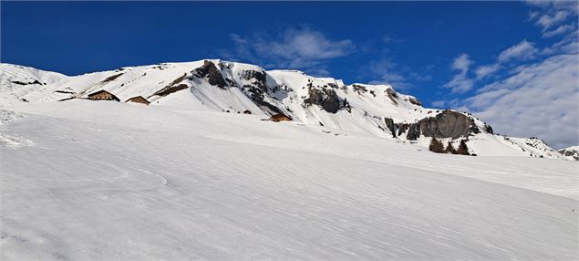 Chalet de l'Avenaz enneigés - © Cordon Tourisme