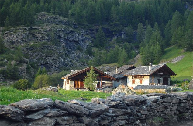 Le hameau classé du Monal - Anne Marmottan