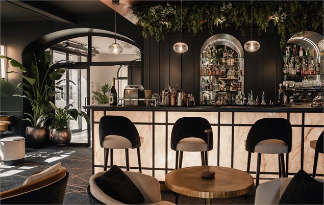 Lounge Bar M.Charles - Alicia Raffin