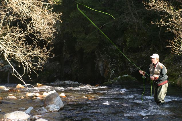 pêche dans l'eau noire - OT vallorcine