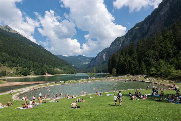 Plage du Lac de Montriond - Yvan Tisseyre/OT Vallée d'Aulps