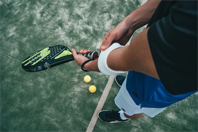 Padel, zoom sur le matériel - Oliver Sjöström - unsplash