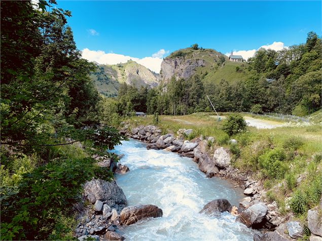 vue sur la rivière la valloirette depuis le parcour santé à Valloire - M. Brassel