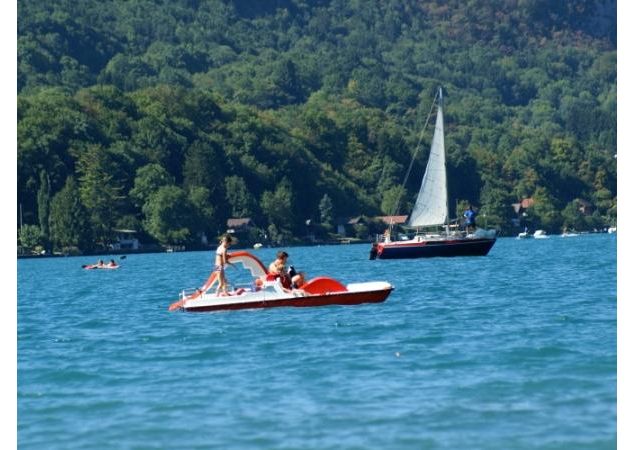 activité nautique lac d'annecy - aire de détente de bredannaz - office de tourisme Sources du lac d'
