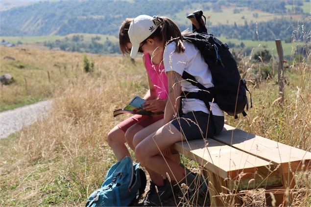 Tour du Crêt de la feisse - Pause banc - G.Cosnefroy