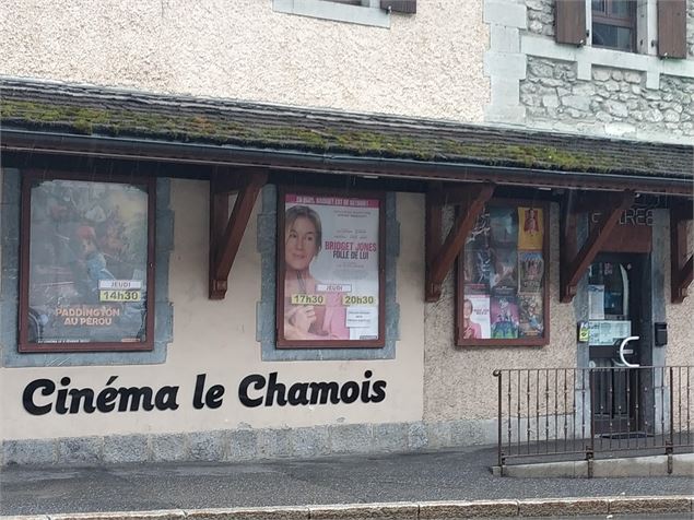 Façade du cinéma le Chamois à Châtel - L.Servais - Mairie de Châtel