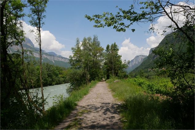 Cascade de l'Arpenaz par les lacs des Ilettes