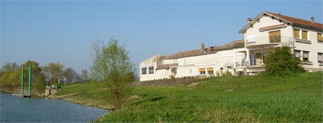 Restaurant Le Port d'Asnières - Office de Tourisme Pays de Bâgé et de Pont-de-Vaux