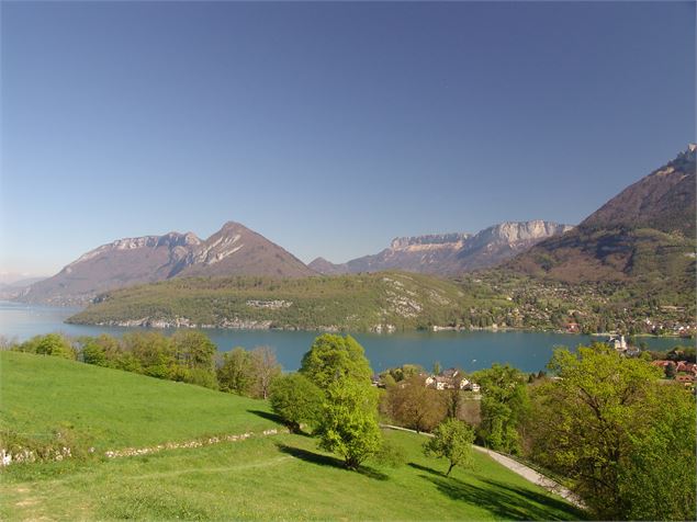 Le lac d'Annecy depuis la montée d'Entrevernes - Annecy Mountains - Nicole Tissot