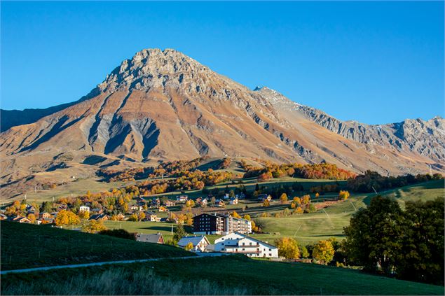 La Pointe d'Emy vue depuis Albiez-Montrond - MCM