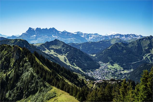 Vue sur les Dents du Midi sur le circuit des crêtes franco-suisses à Châtel - L.Meyer-Châtel