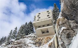 Vue depuis le dessous de la terrasse-solarium - OT Flaine-Candice Genard