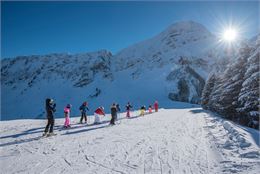 Cours de ski enfants au sommet de la Combe de Graydon - Yvan Tisseyre/OT Vallée d'Aulps