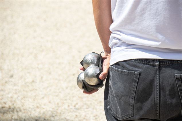 Jeu de pétanque en main - OT Flaine - N.Ladrix